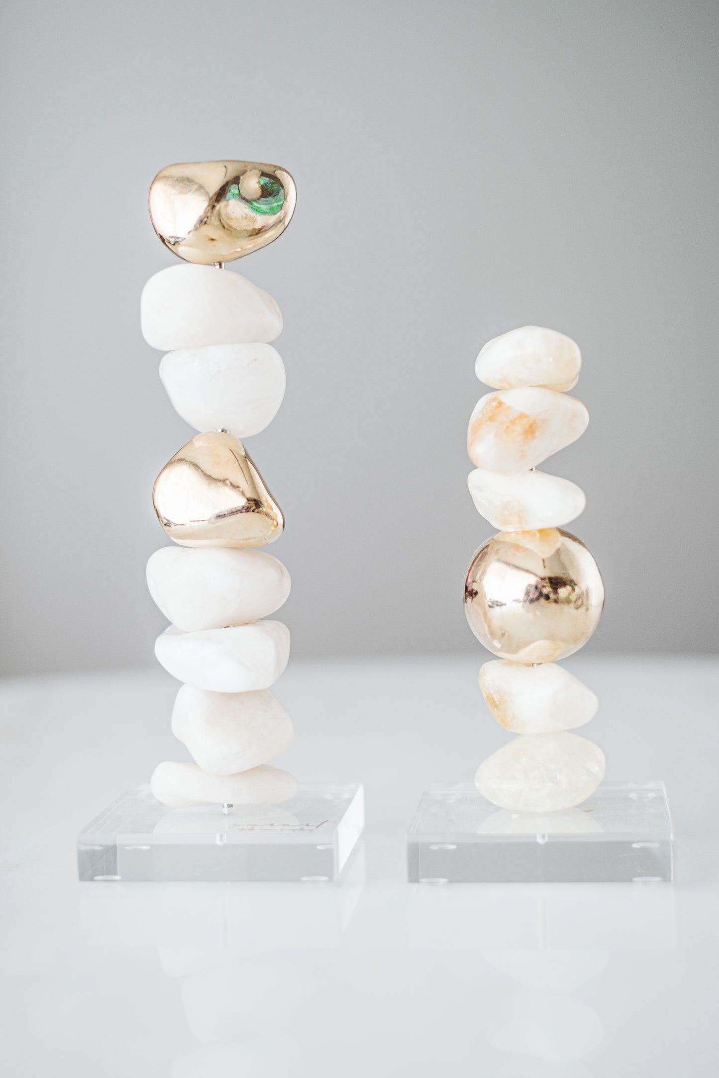 GRANDE PILAR CITRINO COM ESFERAS DOURADAS ✨