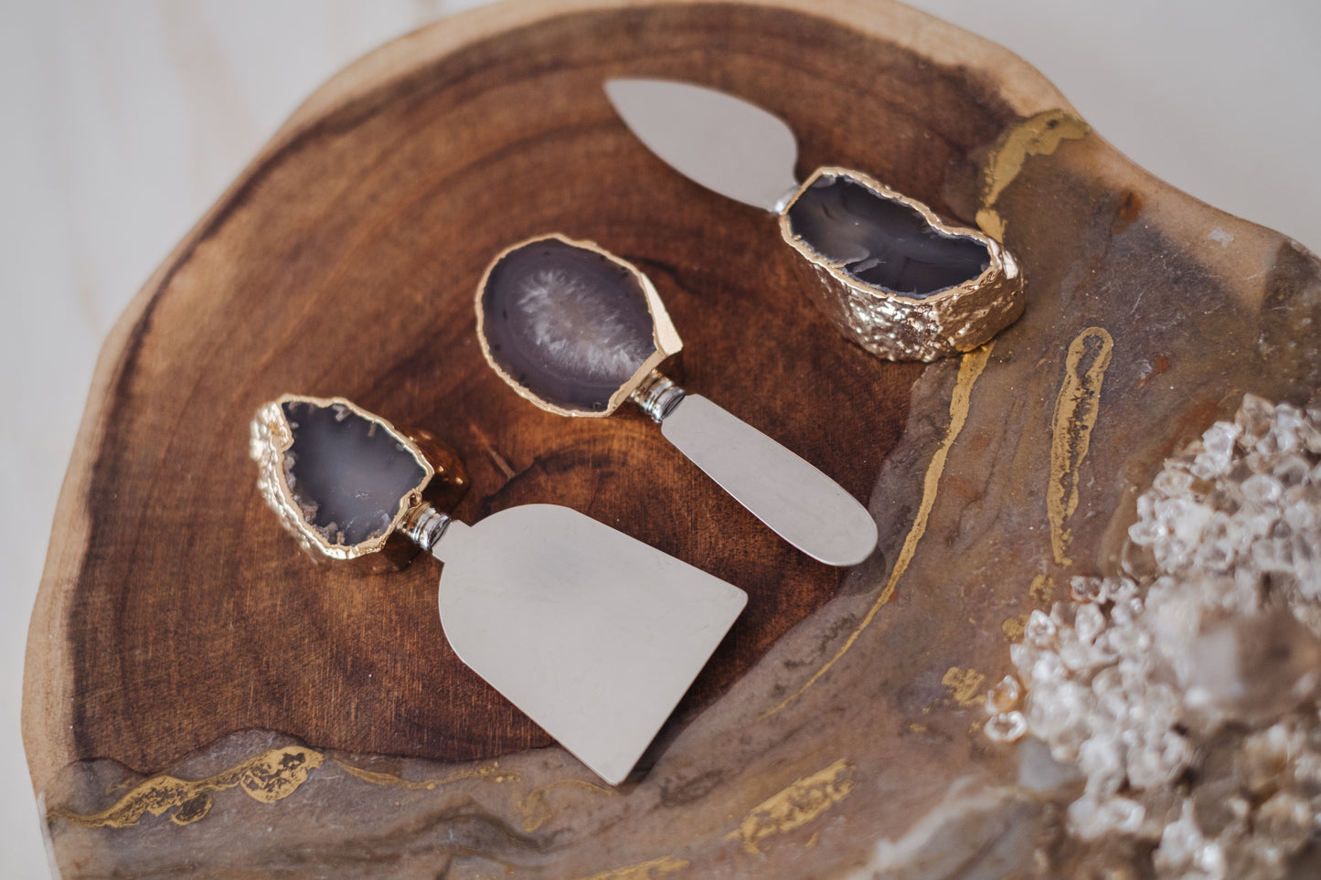 CONJUNTO TABÚA COM QUARTZO FUMÊ & TRIO DE FACAS COM CABO DE ÁGATA DOURADO✨