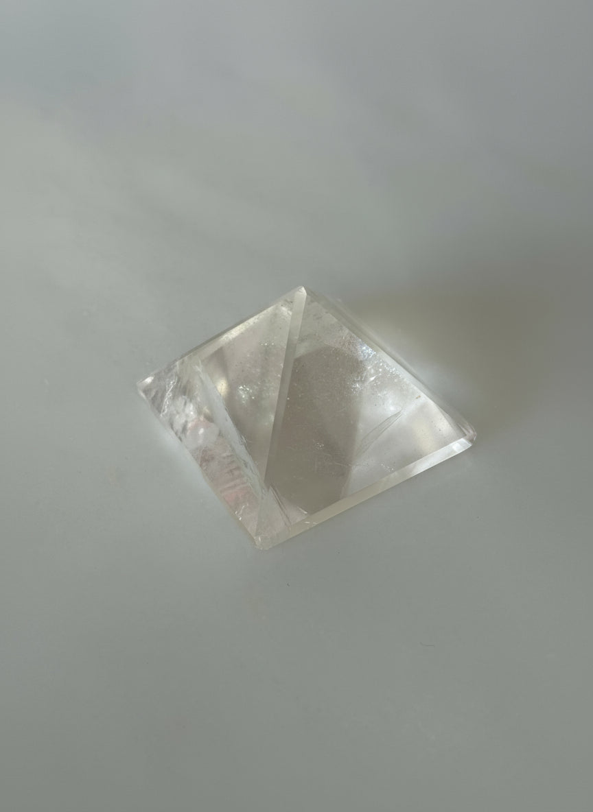 PIRÂMIDE DE QUARTZO - O AMPLIFICADOR CÓSMICO