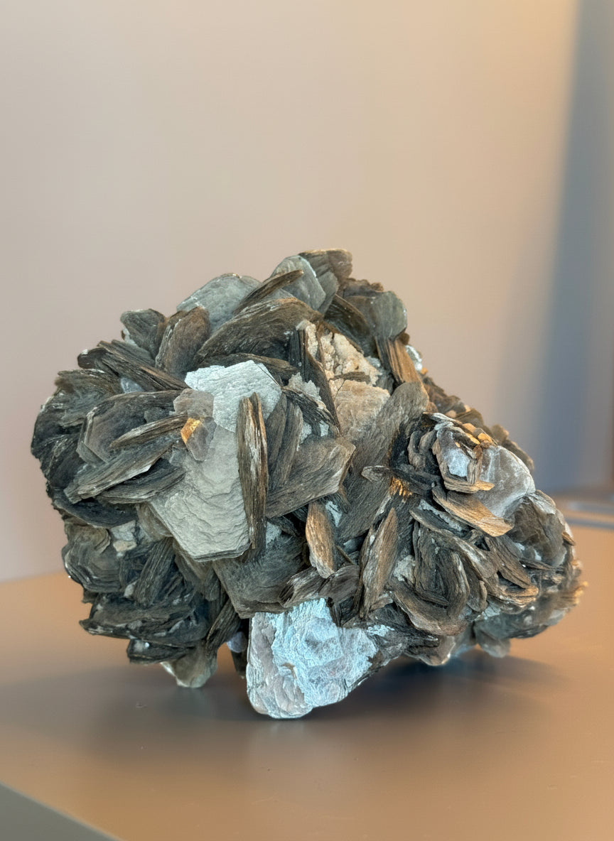 MICA GOLD EM BRUTO - O CRISTAL DA CONFIANÇA E ILUMINAÇÃO