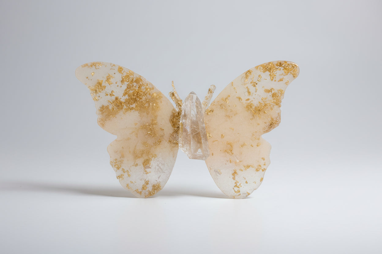 BORBOLETA LEMURIANA COM FOLHAS DE OURO